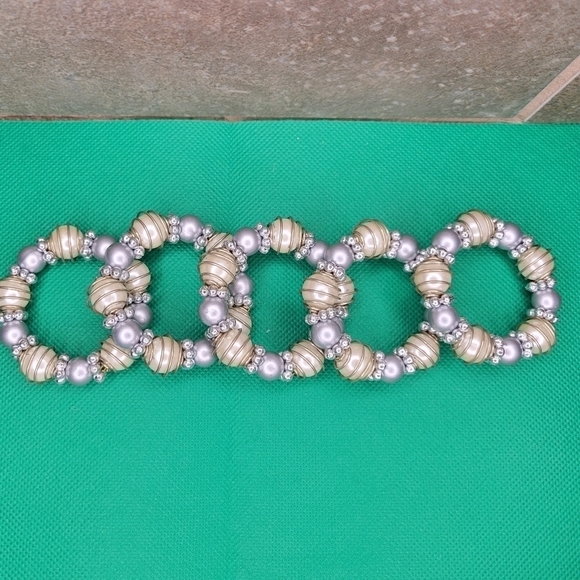 Set of 5 unbranded  super cute dining napkin rings. - Picture 4 of 7